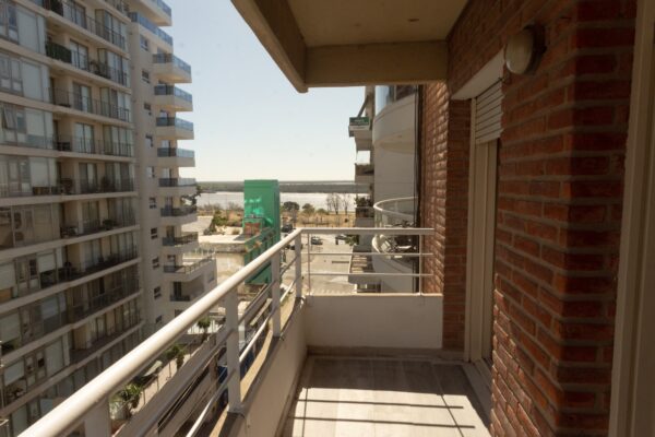 Departamento en Alquiler en Guemes 1990 con Vista Parcial al Río 1 dormitorio %sep% %sitename%