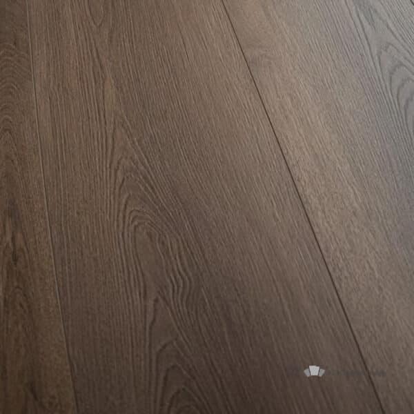 Piso Flotante Melamínico Waterproof Cinnamon Oak WP007 10mm con manta